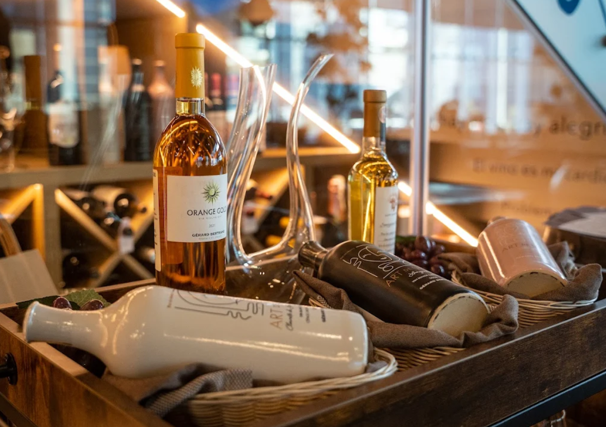 CENA ROMANTICA EN RESTAURANTE PARA LOS AMANTES DEL BUEN VINO - CAVAS URBANAS