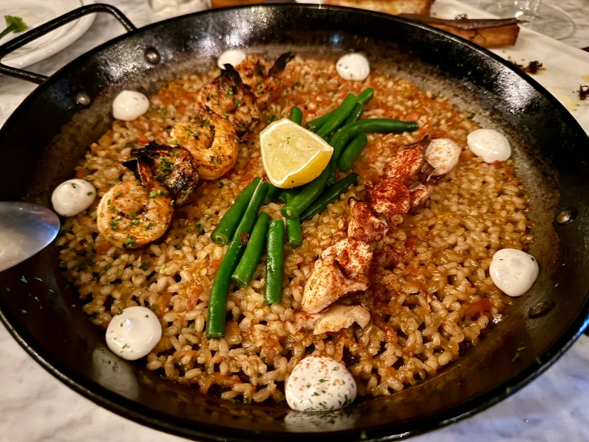 CENA ROMANTICA EN RESTAURANTE CON AUTÉNTICA COCINA ESPAÑOLA- BODEGÓN DE ROSAS