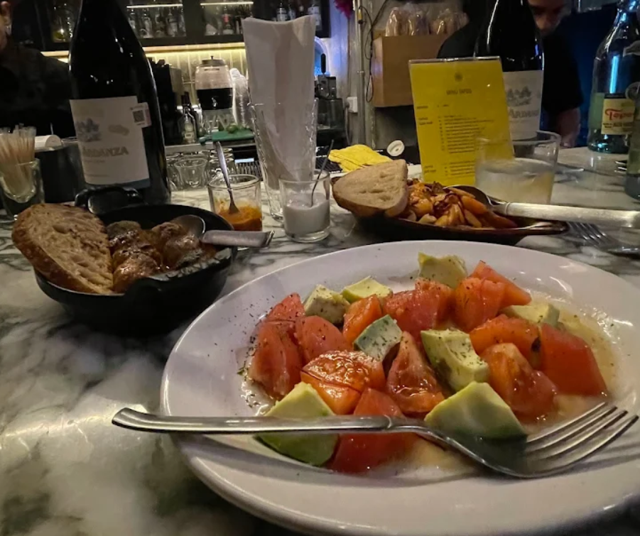 CENA ROMANTICA EN RESTAURANTE CON AUTÉNTICA COCINA ESPAÑOLA- BODEGÓN DE ROSAS - Imagen 3