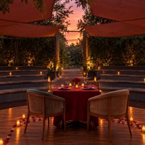 Cena romántica en Auditorio en la montaña